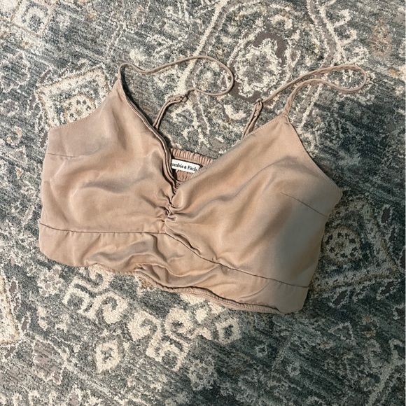 Abercrombie & Fitch Women's Cream Cinched Front Cropped Cami - Medium - Picture 4 of 4